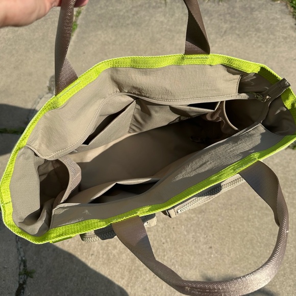 LULULEMON MULTI POCKET TOTE - Picture 5 of 8